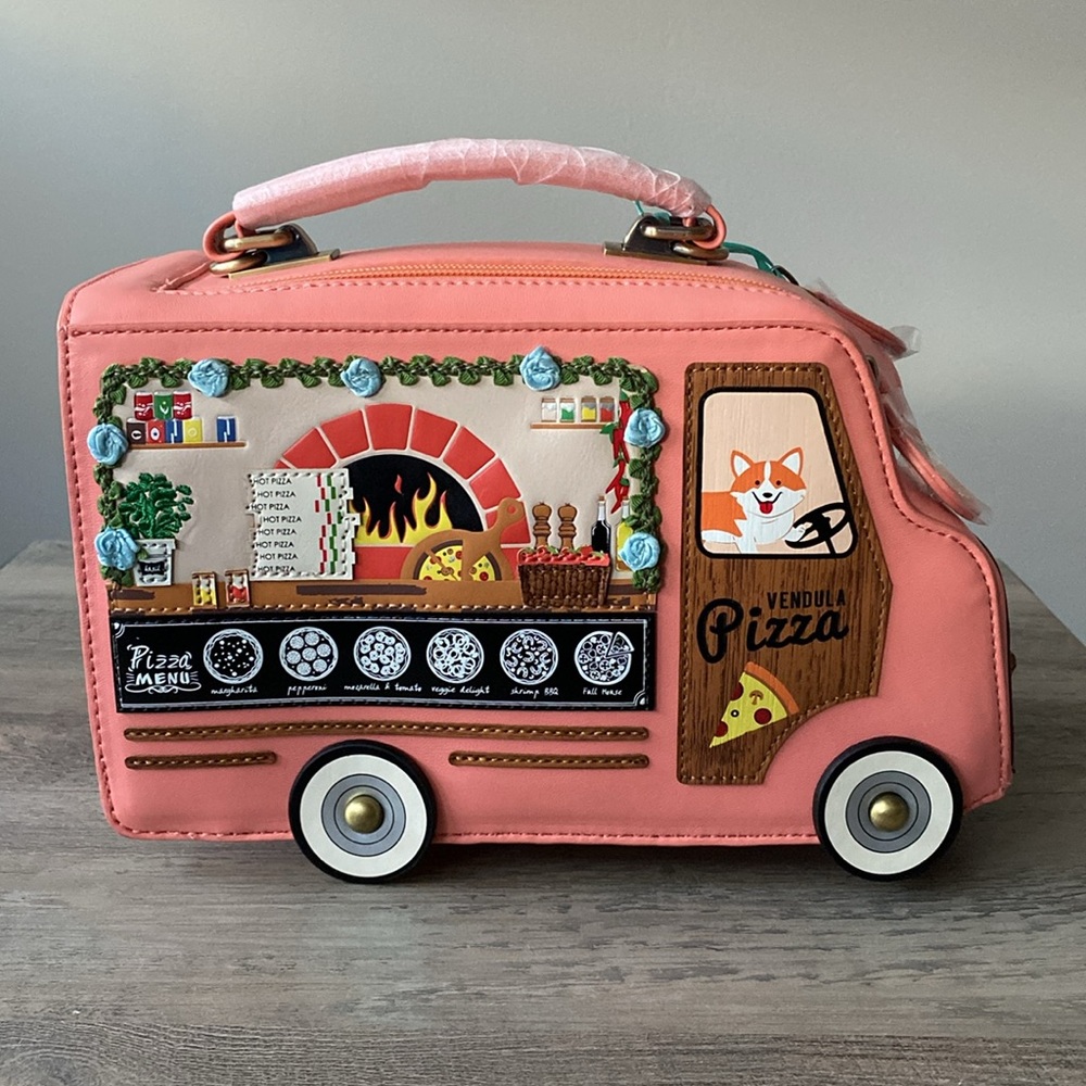 Vendula London Pizza Truck - Picture 2 of 7
